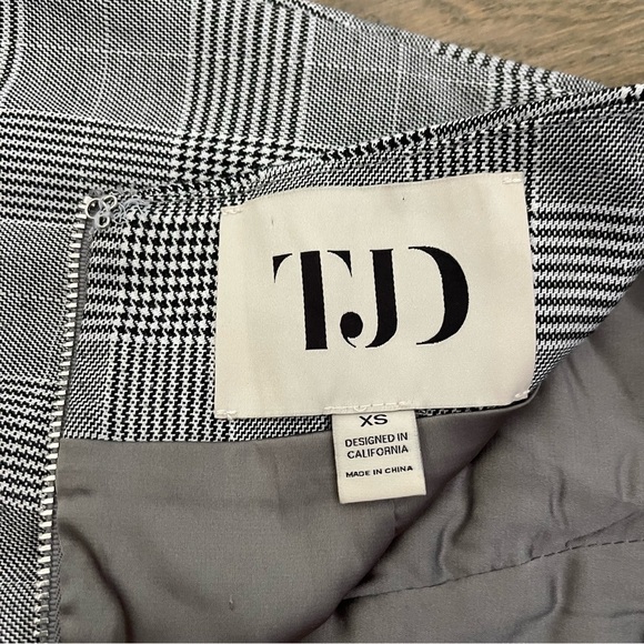 REVOLVE The Jetset Diaries TJD Black & White Ruffle Houndstooth Mini Skirt - Picture 7 of 9